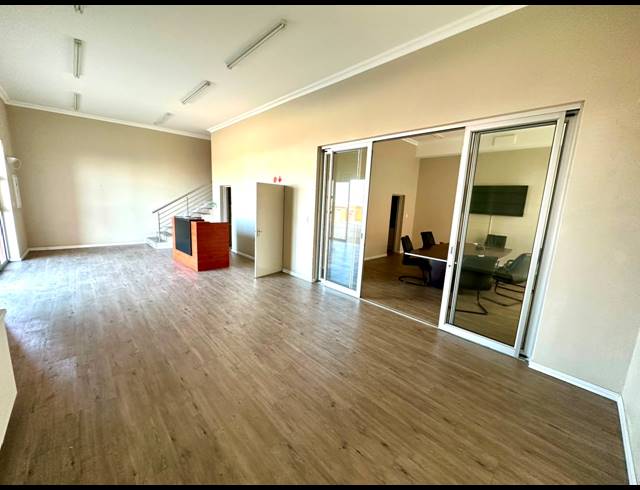 3,234M² WAREHOUSE FOR SALE IN COSMO BUSINESS PARK